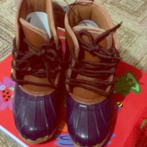 never worn kids snow/rain boots leather-rubber